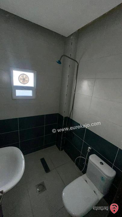 شقتين عدد 2 طابق ثاني سوبر ديلوكس مساحة 154م لكل شقة للبيع في المفرق 