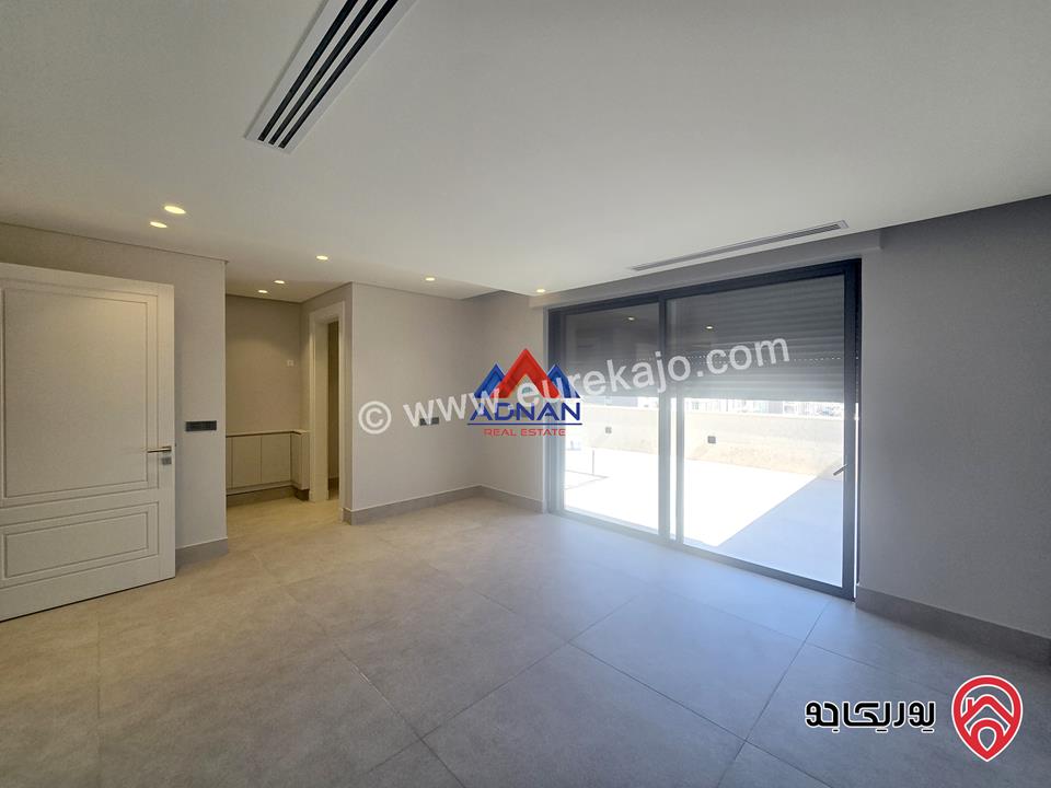 فيلا متلاصقة جديدة مساحة 763م على أرض 530م مع مسبح واطلالة عالية للبيع في عمان - عبدون