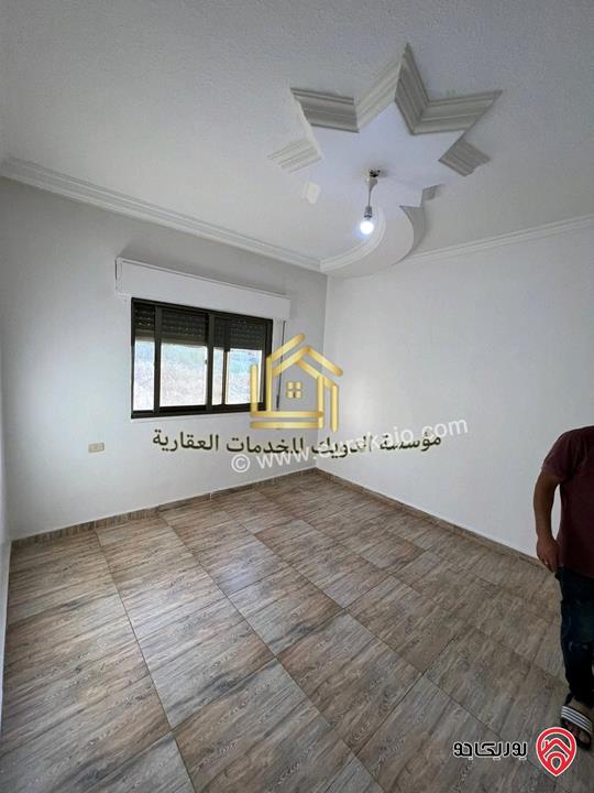 شقة فارغة طابق اول مساحة 110م للإيجار في عمان - ضاحية الرشيد 