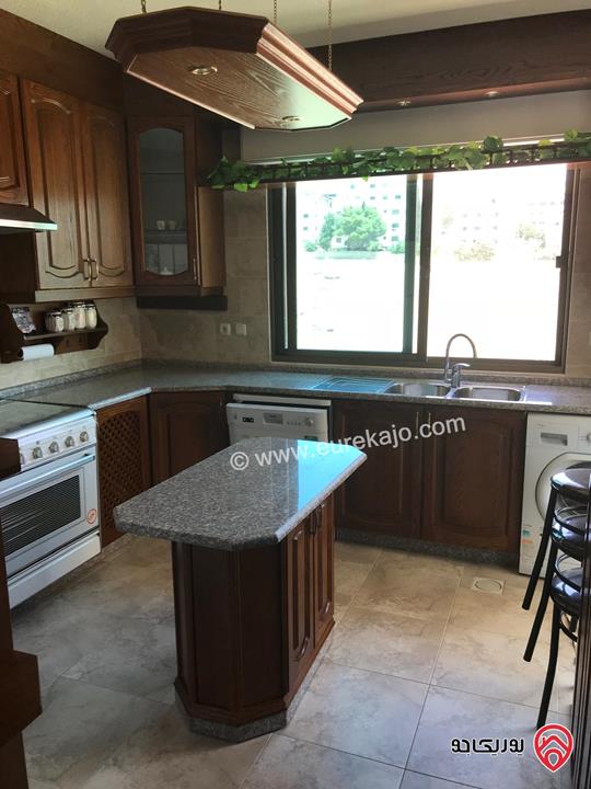 شقة مفروشة مساحة 150م للبيع في عمان -  الكرسي 