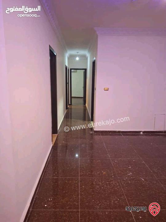 شقة فارغة طابق اول مساحة 105م للإيجار في عمان - الرابية 