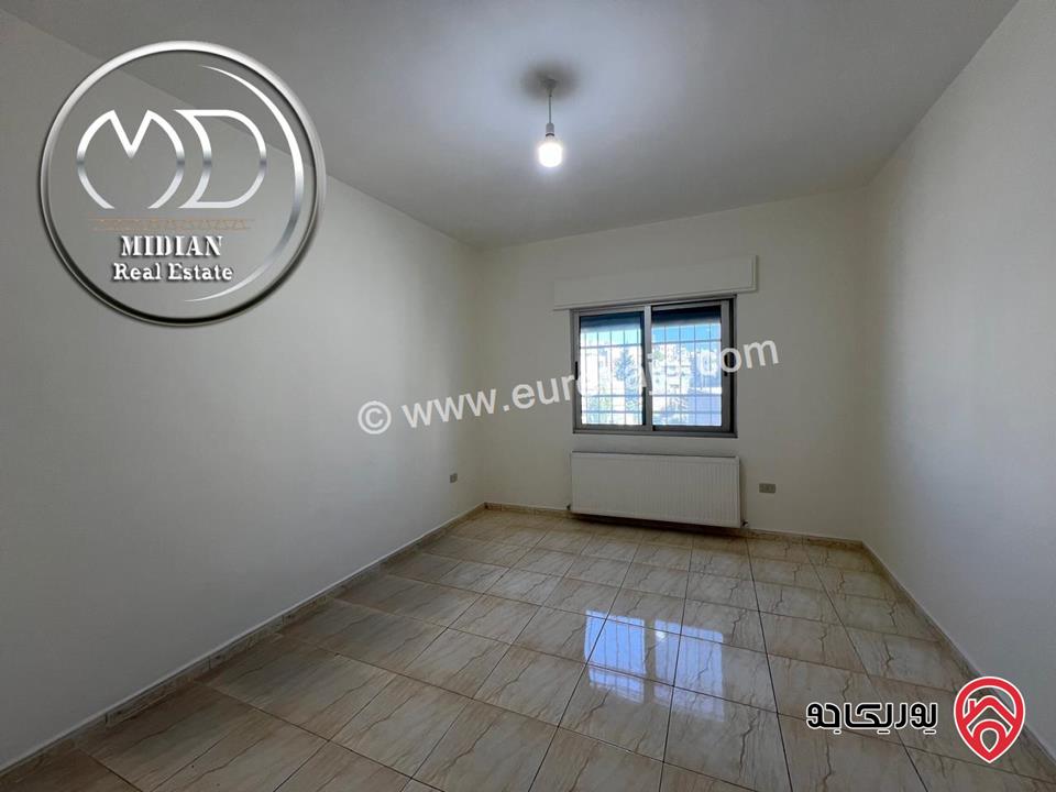 شقة مميزة للبيع طابق أخير مع روف في عمان - خلدا مساحة 340م مع تراسات تشطيبات و ديكورات فاخرة اطلالة رائعة بسعر مغري جداً