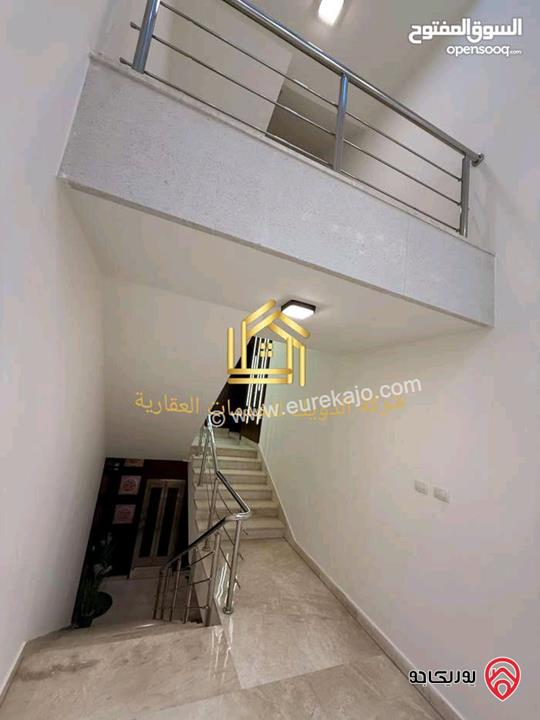 شقة جديدة دوبلكس ثالث مع روف مساحة 250م للإيجار في عمان - ضاحية النخيل 