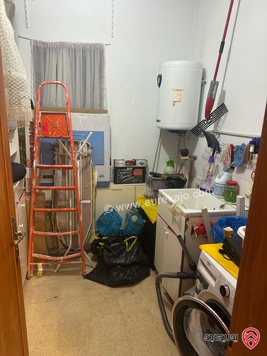 شقة واسعة مريحة مساحة 211م على شارعين تصميم كلاسيك للبيع في عمان - أم أذينة