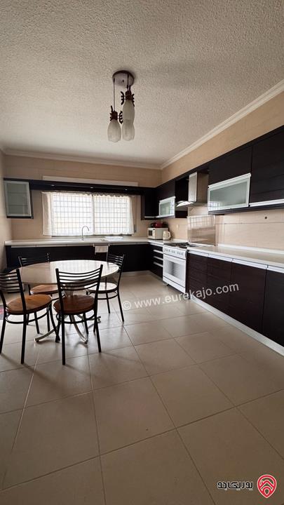 شقة طابق اخير مساحة 187م مع رووف منفصل 48م وترس 110م للبيع في عمان - مرج الحمام