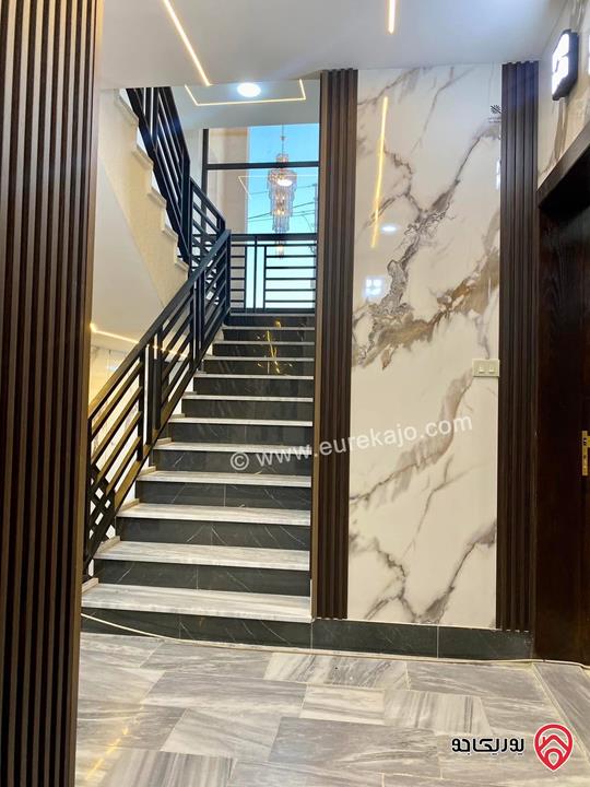 شقة مميزة طابق ارضي مساحة 145م للبيع في عمان - ابو علندا 