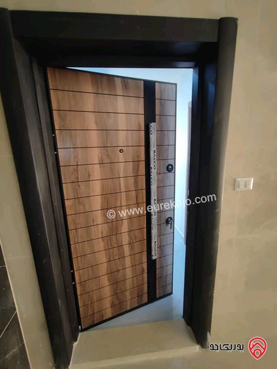 شقة مساحة 150م + 100م للبيع في الزرقاء الجديدة شارع الكرامة اقساط بسعر الكاش