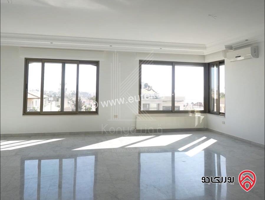 شقة مميزة طابق ثالث مساحة 240م للبيع في عمان - الكرسي