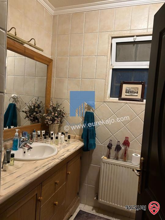 شقة فاخرة للبيع في عمان - خلدا خلف السيتي مول 180م مع حديقة وترسات 120م بسعر مغري