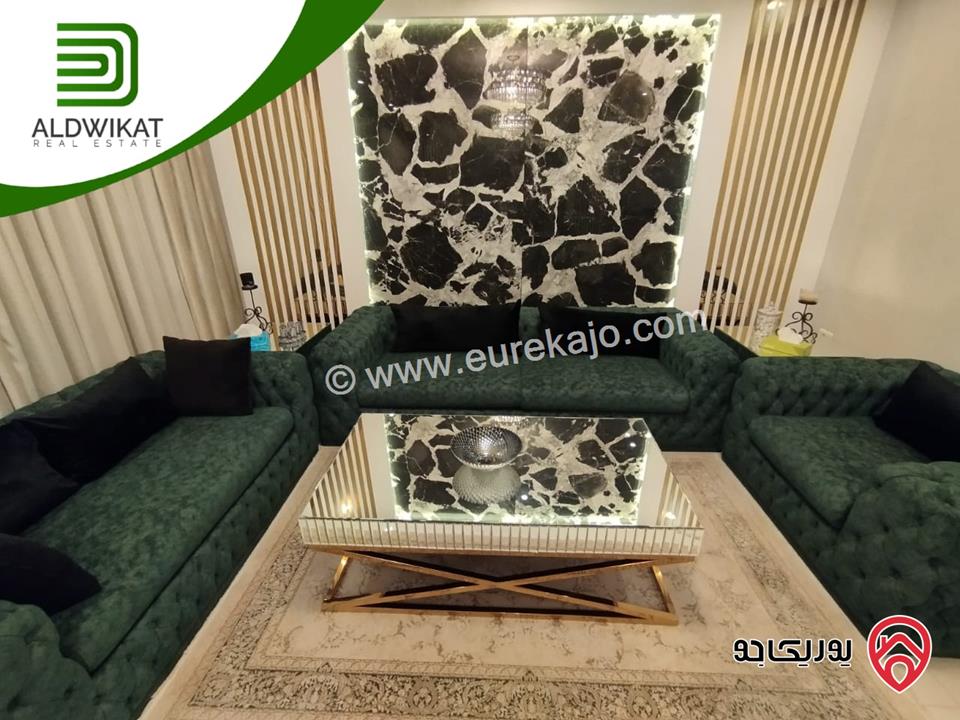 شقة للبيع في عمان - ام السماق طابق اول مساحة البناء 283م ومساحة الترس 40م