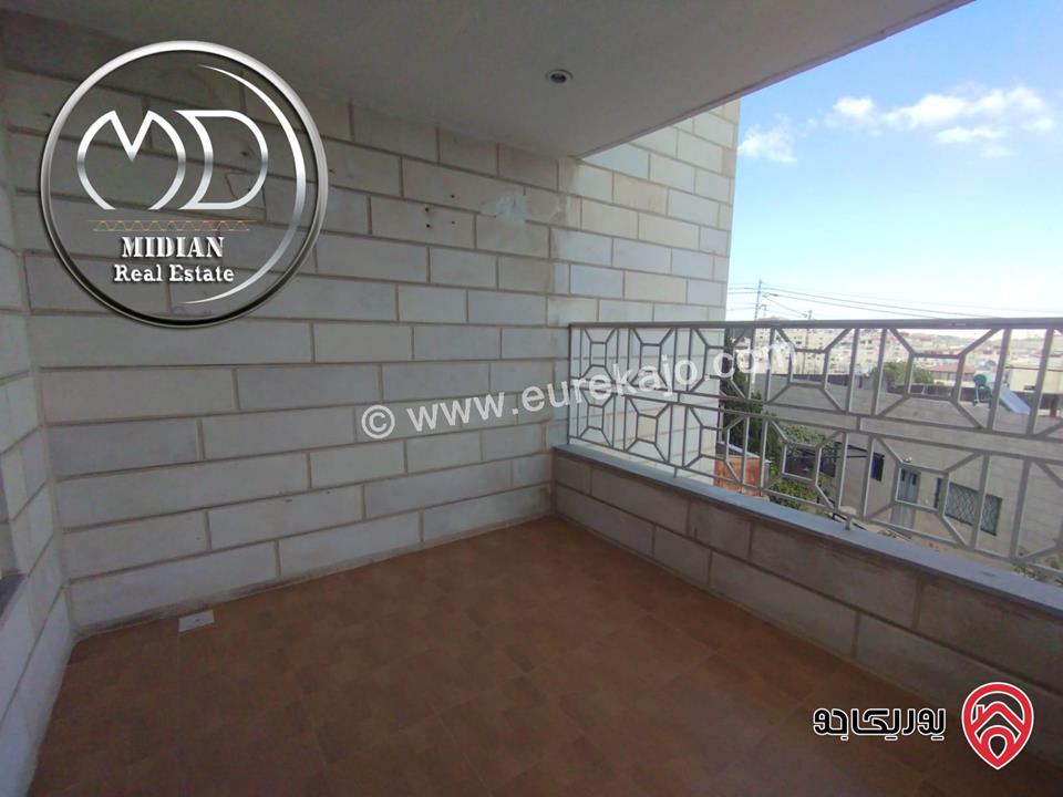 شقة للبيع في عمان - ام السماق طابق اول مساحة 215م 4 نوم تشطيبات سوبر ديلوكس اطلالة جميلة بسعر مميز جداً