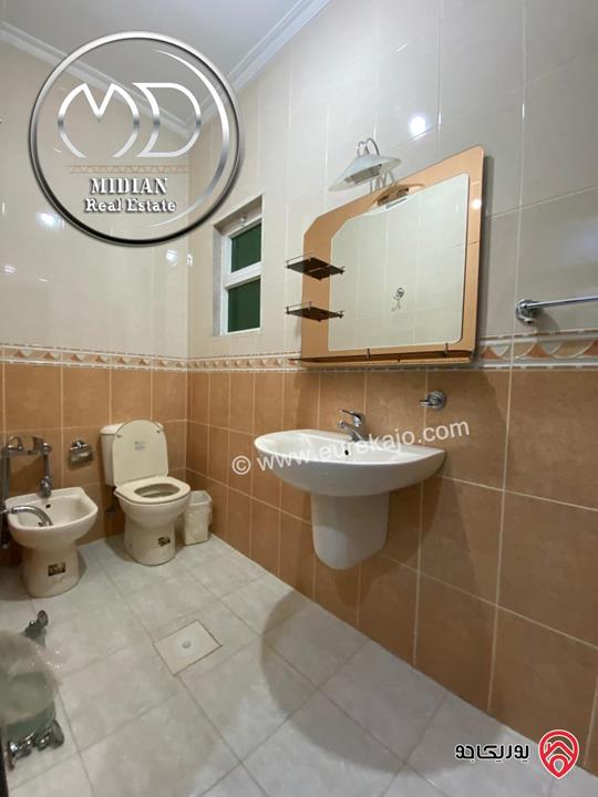 شقة ارضية للبيع في عمان - خلدا مساحة 195م مع ترس و حديقة 250م تشطيبات ديكورات سوبر ديلوكس بسعر مميز