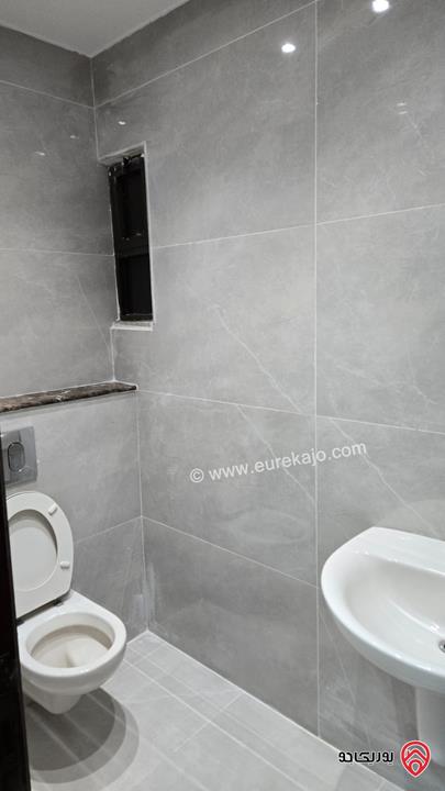 شقة شبه ارضية مساحة 200م داخلي و 100م خارجي للايجار في عمان - خلدا 