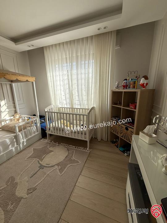 شقة شبه ارضية مساحة 210م داخلي و 180م خارجي لم تسكن للايجار مفروشة في عمان - خلدا