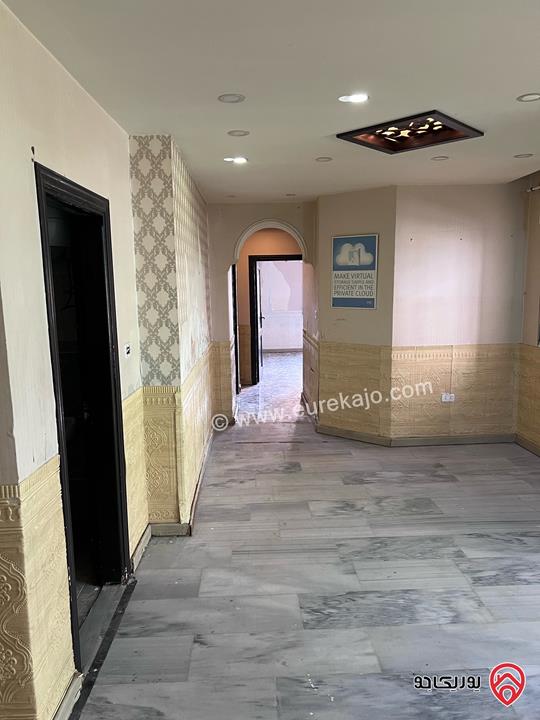 شقة شبه أرضية مساحة 100م داخلي و 100م خارجي للبيع في عمان - الجبيهة 