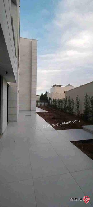 شقة طابقية ارضية مساحة 300م داخلي و 350م خارجي للبيع في عمان - دابوق