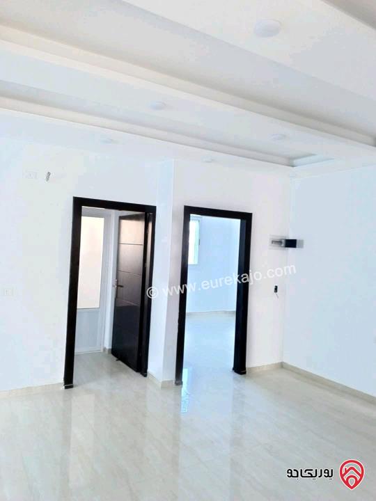 شقة طابق ارضي فخمة مساحة 135م للبيع في الزرقاء الجديدة