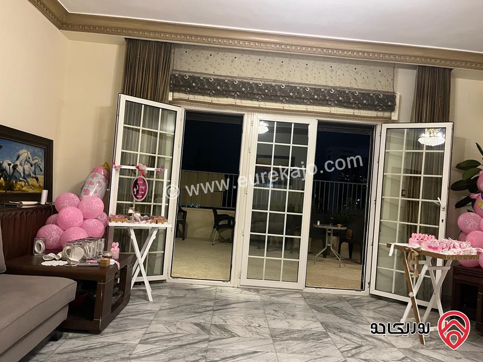 شقة طابق كامل مساحة اجمالية 560م (460م + 100م روف) للبيع في عمان - أم أذينة