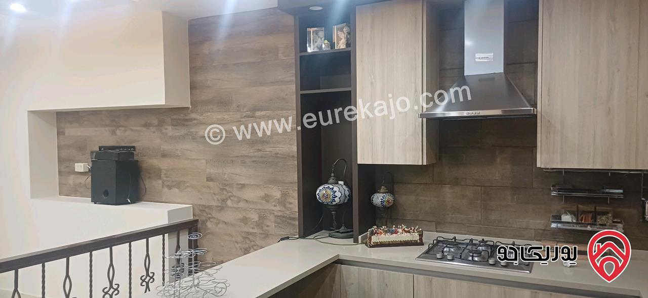 شقة طابق ثالث مع روف مساحة 250م للبيع في عمان - البنيات خلف مديرية الامن العام 