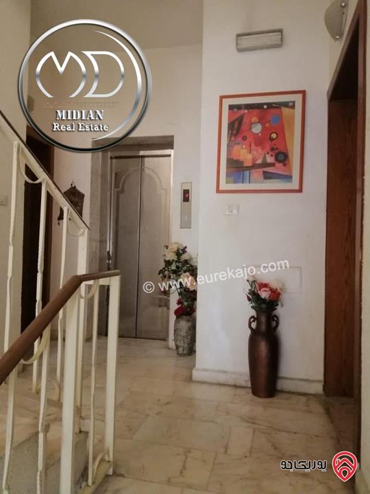 شقة للبيع طابق ثالث في عمان - الجندويل مساحة 160م تشطيبات سوبر ديلوكس اطلالة جميلة بسعر مميز