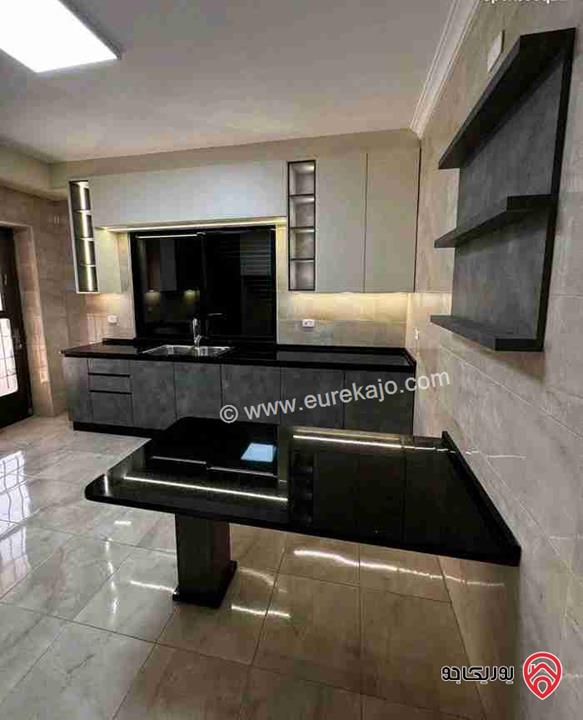 شقة فارغة طابق اول مساحة 200م للإيجار في عمان - البنيات