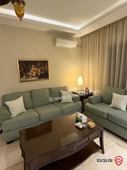 شقة سوبر ديلوكس طابق أخير مع روف مساحة 280م للايجار مفروشة في عمان - أم الكندم