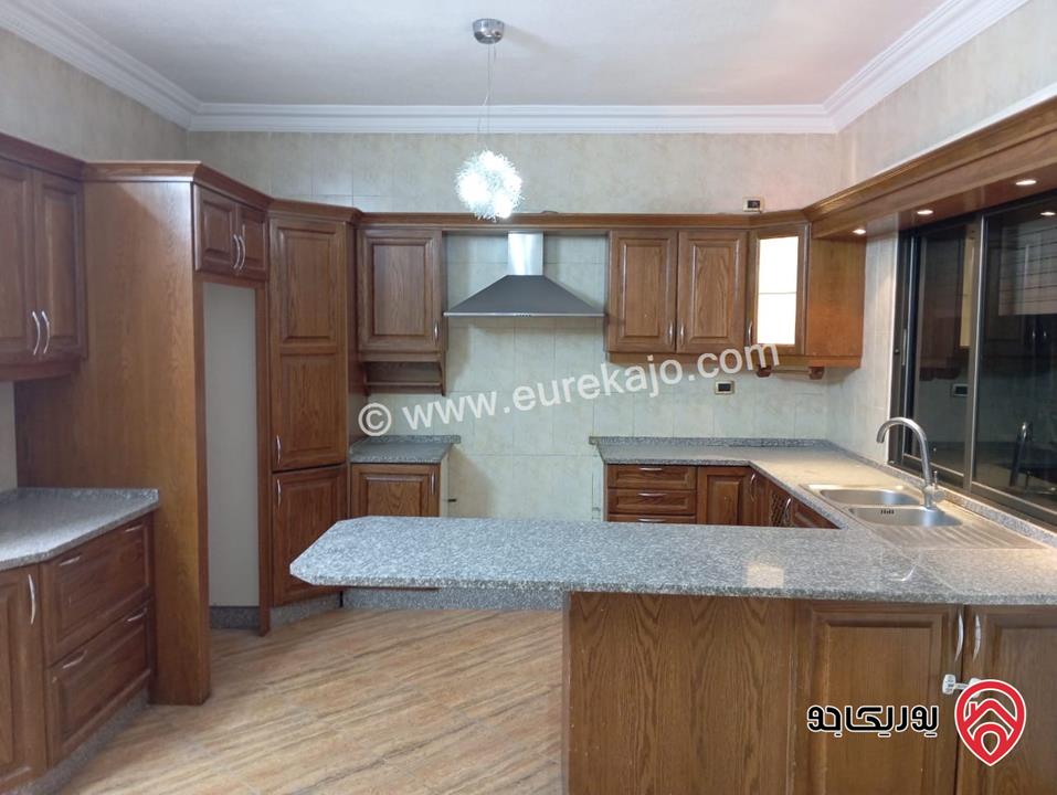 شقة شبه أرضية مساحة 160م للايجار في عمان - الجبيهة حي المنصور