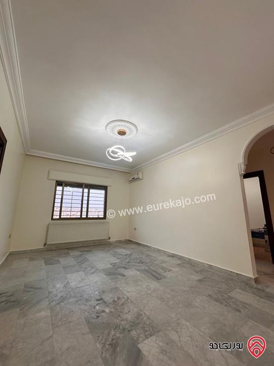 شقة طابق ثالث مساحة 185م للايجار في عمان - الرابية 