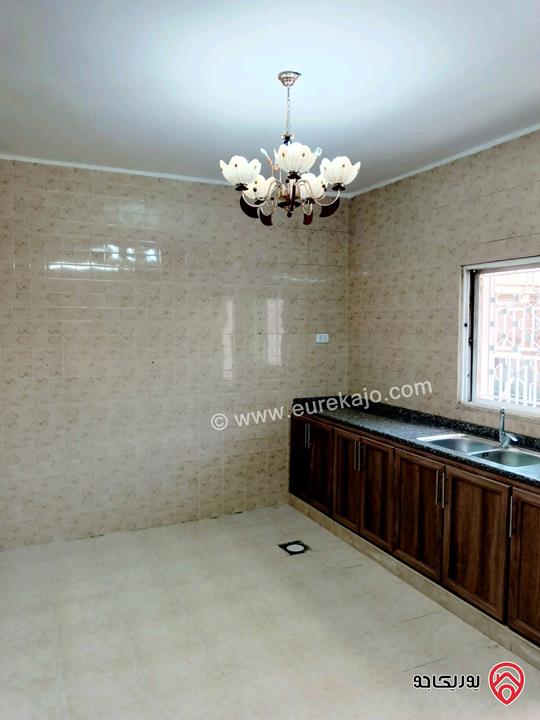 شقة طابق اول مساحة 131م للبيع في الزرقاء الجديدة