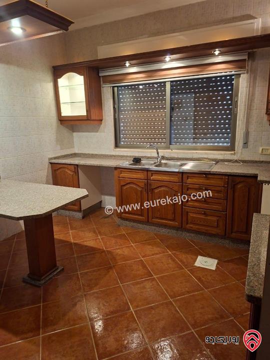 شقة طابق ثالث مساحة 140م للايجار في عمان - ام اذينة