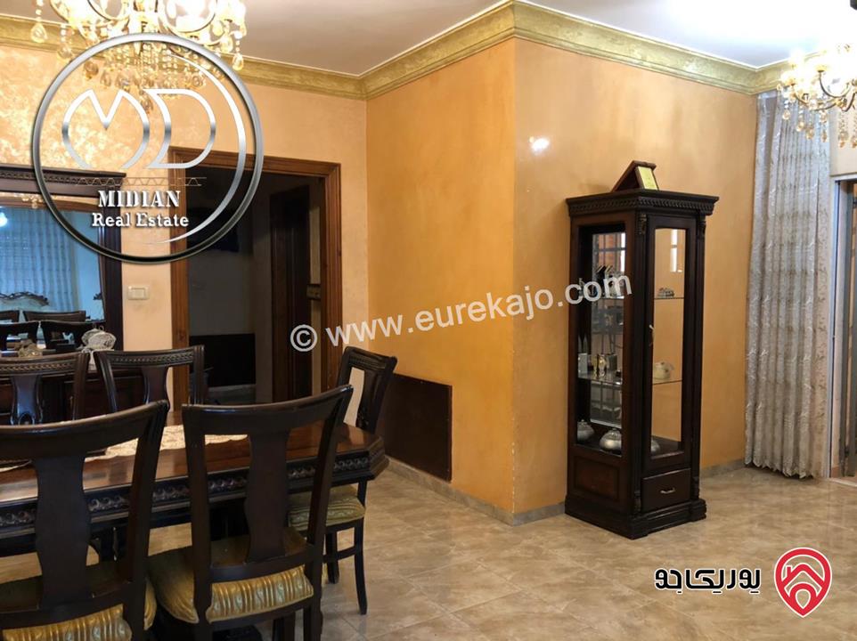 شقة شبه ارضي مفروشة للايجار في عمان - ضاحية الرشيد مساحة 180م مع ترس 60م تشطيبات و فرش سوبر ديلوكس