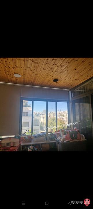 شقة طابق ثالث مع روف مساحة 226م للبيع في عمان - عبدون 