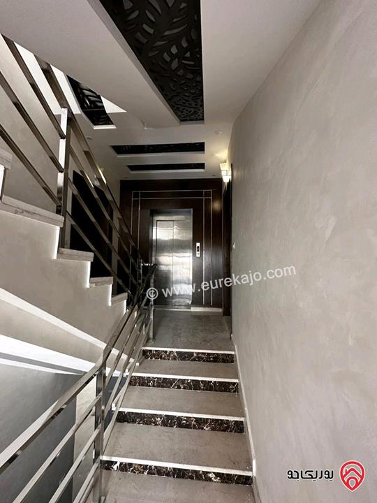 شقة طابق ثالث مساحة 150م مع روف 50م و تراس 50م للبيع في عمان - البيادر