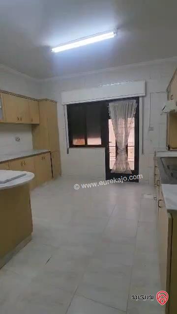 شقة طابق ثاني مساحة 210م للبيع في عمان - الجبيهة خلف الجامعة الاردنية 