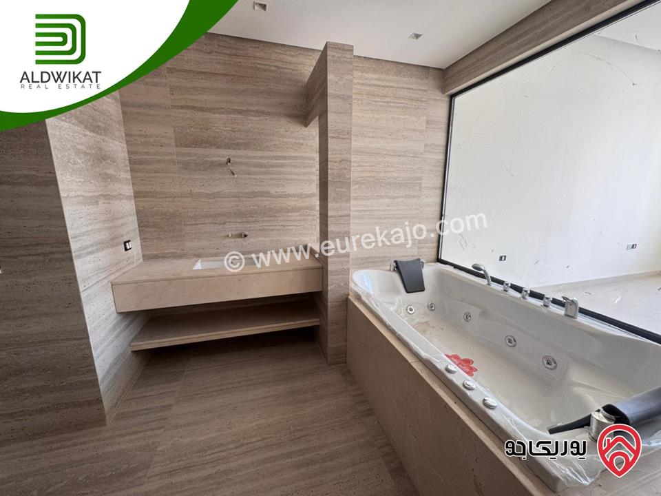 فيلا متلاصقة للبيع في عمان - دابوق مساحة الارض 500م ، البناء 780م ، الحديقة 50م والترس 150م