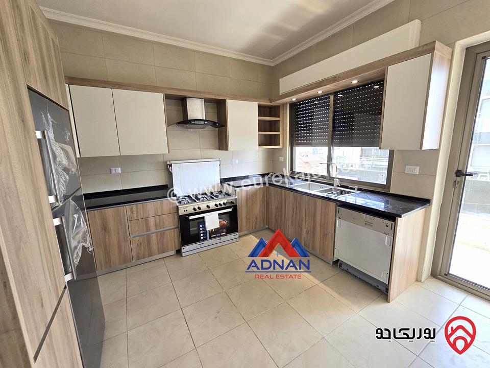 شقة طابق ثاني مساحة 180م فارغة جديدة للإيجار في عمان - أم أذينة