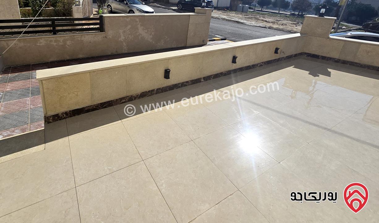 شقة ارضية مساحة 110م مع ترس 50م وكراج خاص للإيجار في عمان - عبدون 