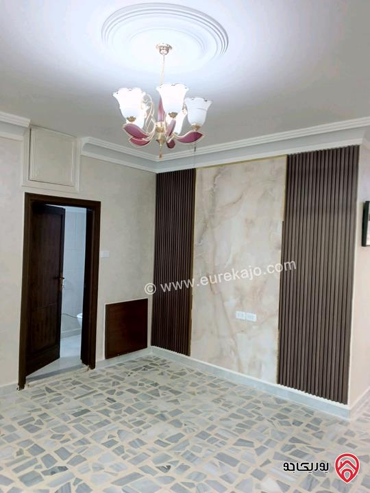 شقة طابق اول مساحة 131م للبيع في الزرقاء الجديدة