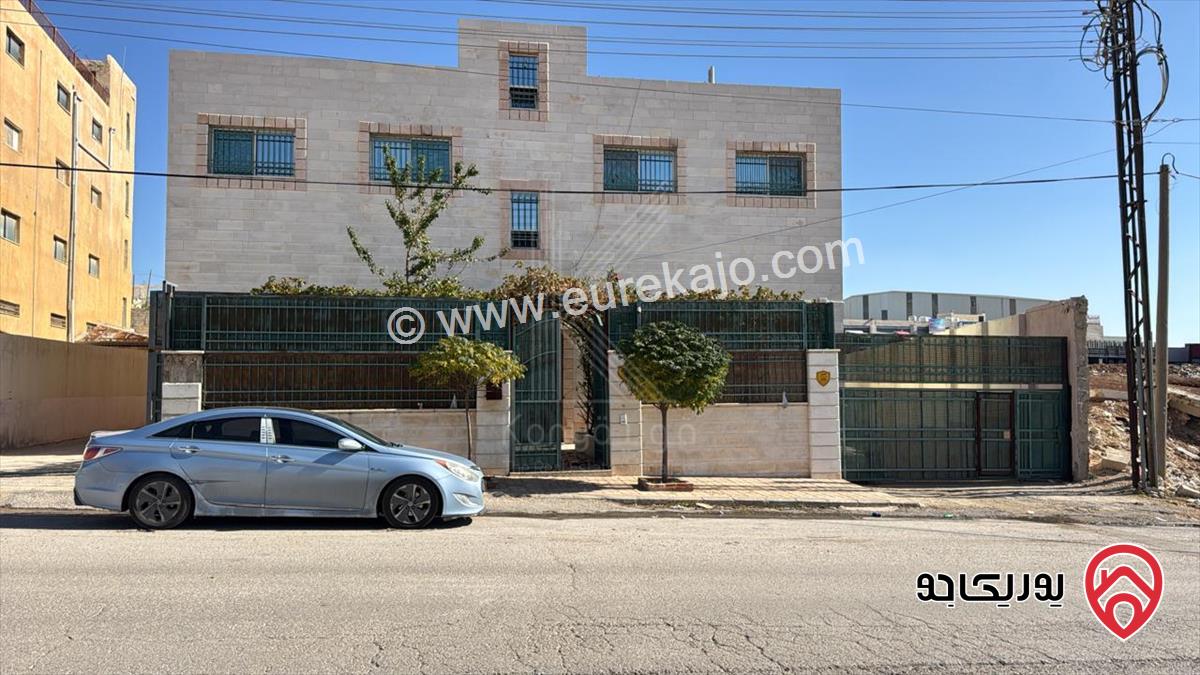 مجمع صناعات خفيفة استثماري على أرض 1494م للبيع في عمان - أبو علندا / على شارع رئيسي عريض