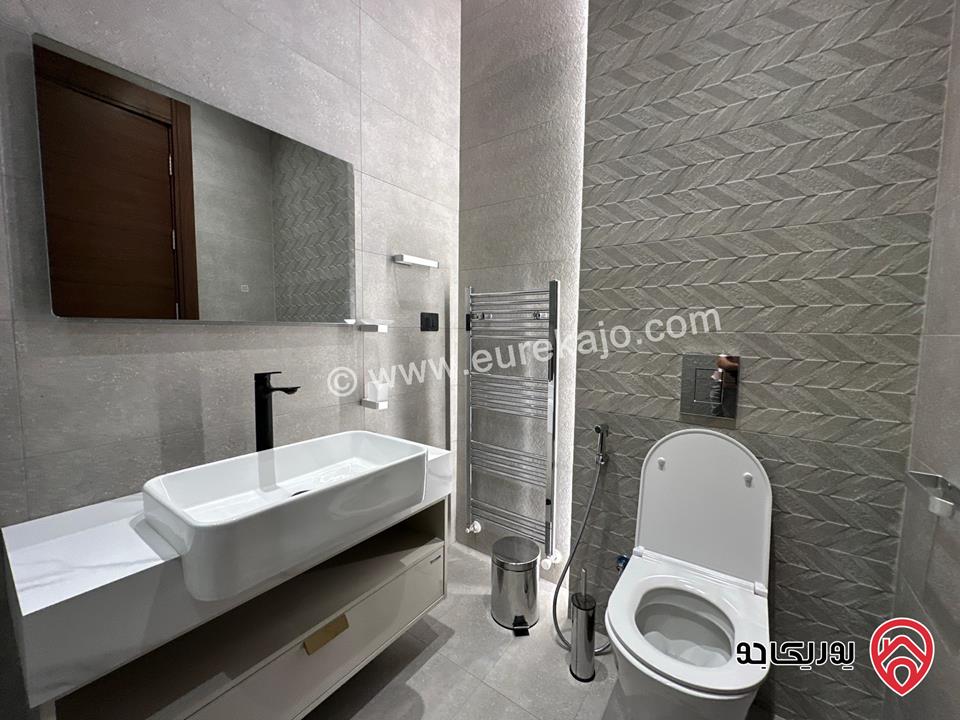 شقة ديلوكس مفروشة طابق أرضي مساحة 110م داخلي و 150م خارجي للايجار في عمان - حي الديار ديرغبار