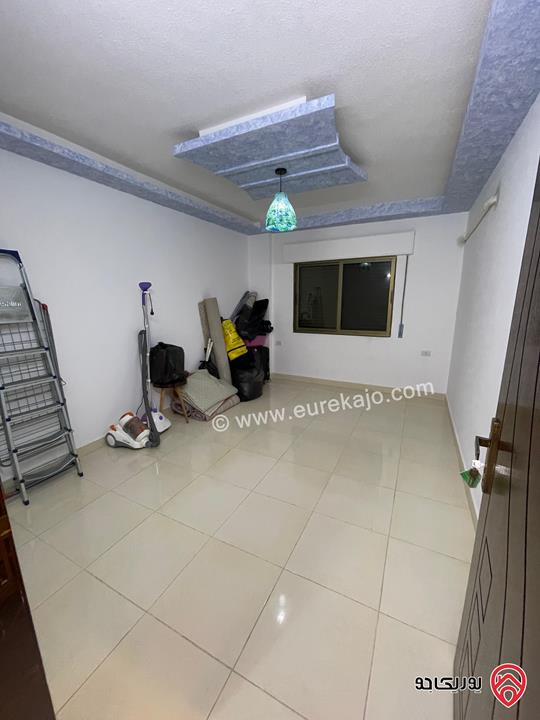 شقة طابق ثاني مساحة 150م للبيع في الزرقاء الجديدة قرب كنيسة الماريوسف