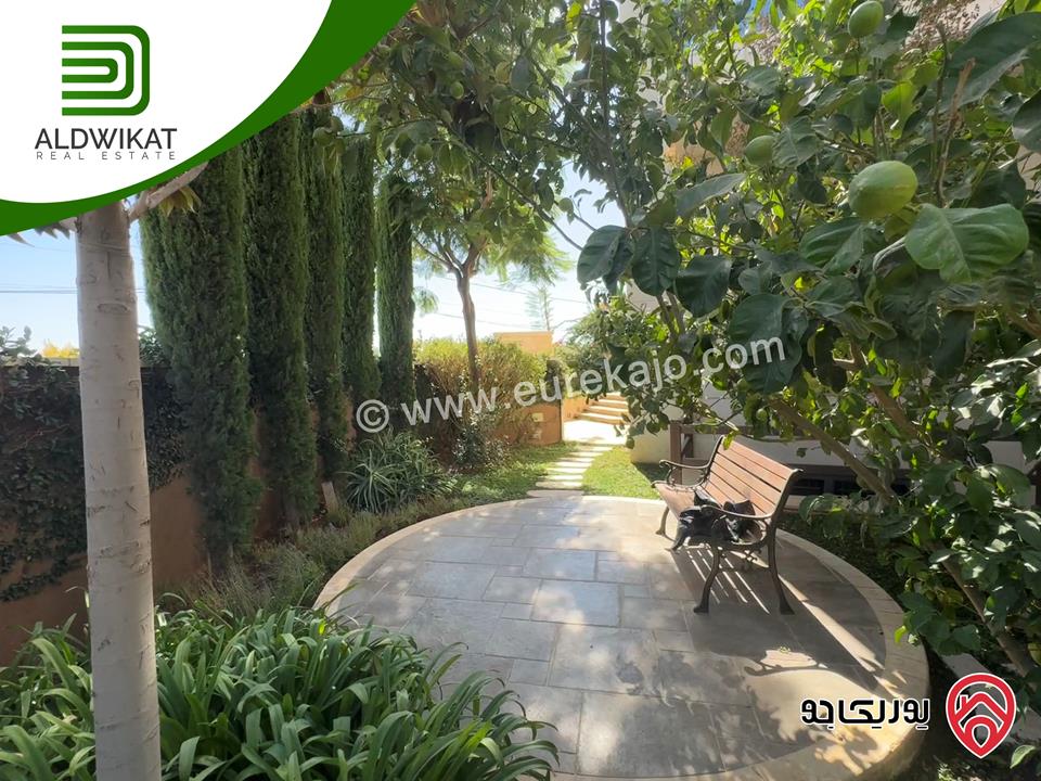 فيلا مستقلة للبيع في عمان - بدر الجديدة مساحة الارض 985م ومساحة البناء 1200م ومساحة الحديقة 400م ومساحة الترس 200م ذات موقع واطلالة مميزة