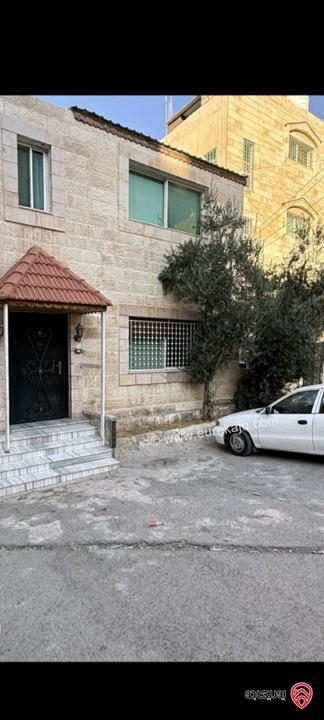 بيت مستقل طابق ارضي بالاضافة لروف مساحة 140م على أرض 153م للبيع في عمان - أم نوارة 