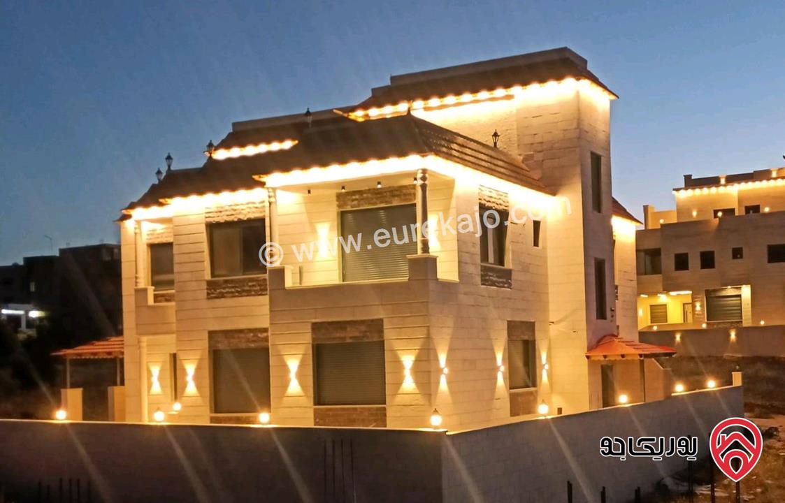 فلل متلاصقة مساحات 300م /250م على ارض 450م للبيع في اربد - جحفية