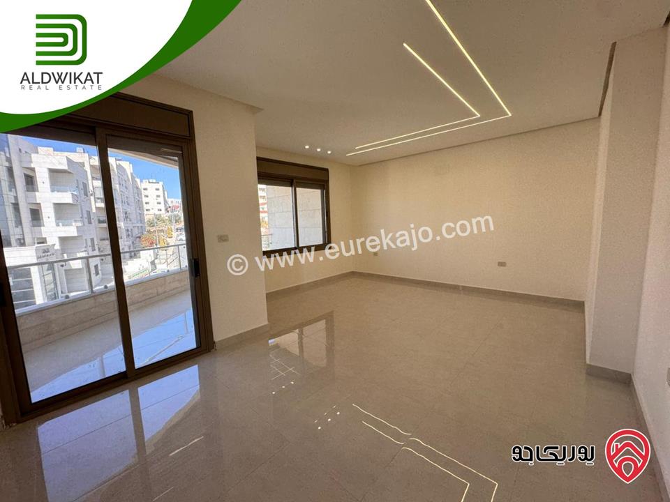 شقة طابقية مع روف للبيع في عمان - تلاع العلي مساحة البناء 260م ومساحة الترس 70م على شارعين