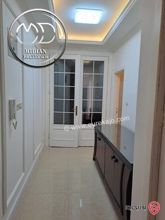 شقة مفروشة للايجار في عمان - الشميساني مساحة 180م طابق ثالث تشطيبات و فرش سوبر ديلوكس اطلالة جميلة