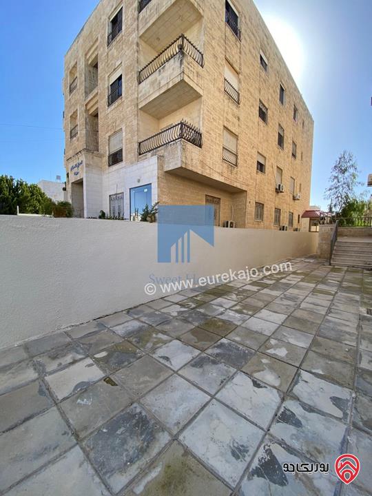 شقة أرضية مميزة  186م مع حديقة وترسات 150م للبيع في عمان - الجندويل