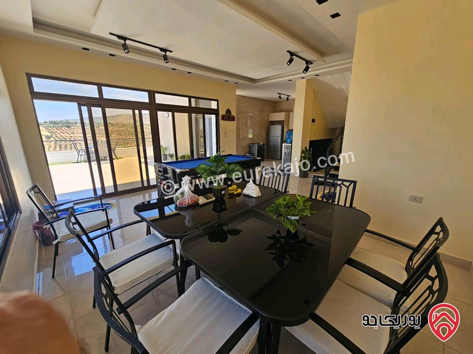 فيلا مساحة 700م على أرض 3 دونم و 512م للبيع في السلط