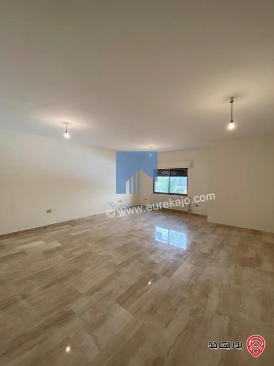 شقة أرضية (شبه فيلا) طابقية فاخرة للبيع في عمان - الرابية قرب الكالوتي 425م مع حديقة وترسات 500م