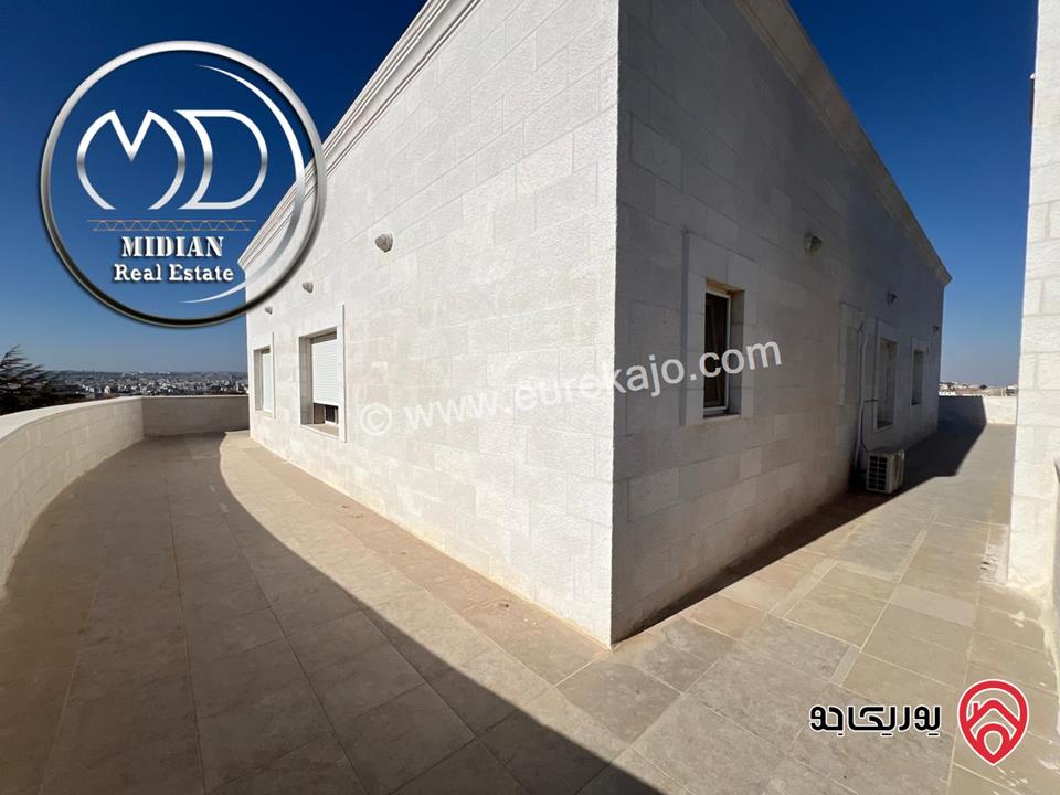 فيلا مستقلة للبيع في أجمل مناطق عمان - الظهير مساحة 1200م مع مسبح و تراسات و حدائق تشطيبات و ديكورات فاخرة اطلالة رائعة